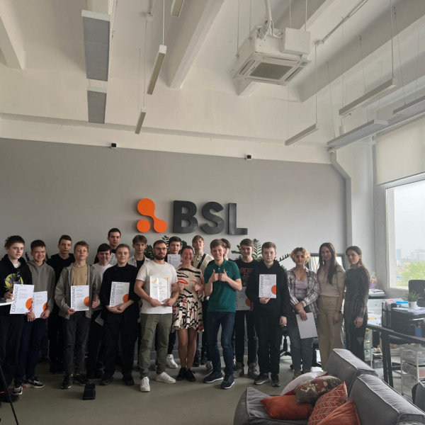 Наши резиденты проходят стажировку в ИТ-компании BSL - КИБЕРшкола программирования для детей, компьютерные курсы для школьников, начинающих и подростков - KIBERone г. Хорошево-Мневники